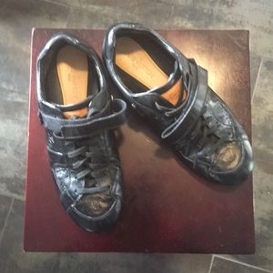 Louis Vuitton men’s shoes with strap size 9